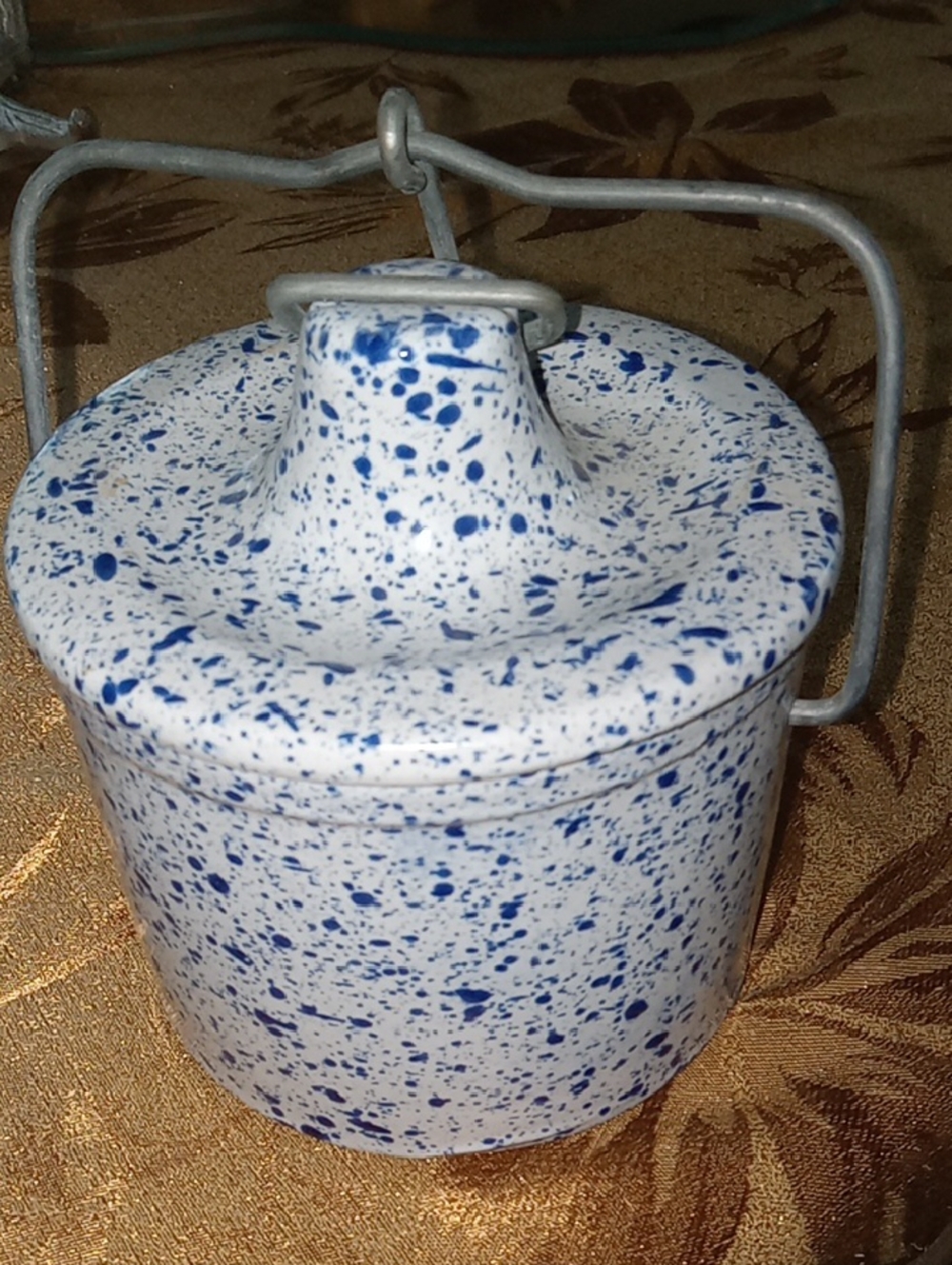 70's Spatter Painted Blue & White Crock With Ceramic Lid And Bale